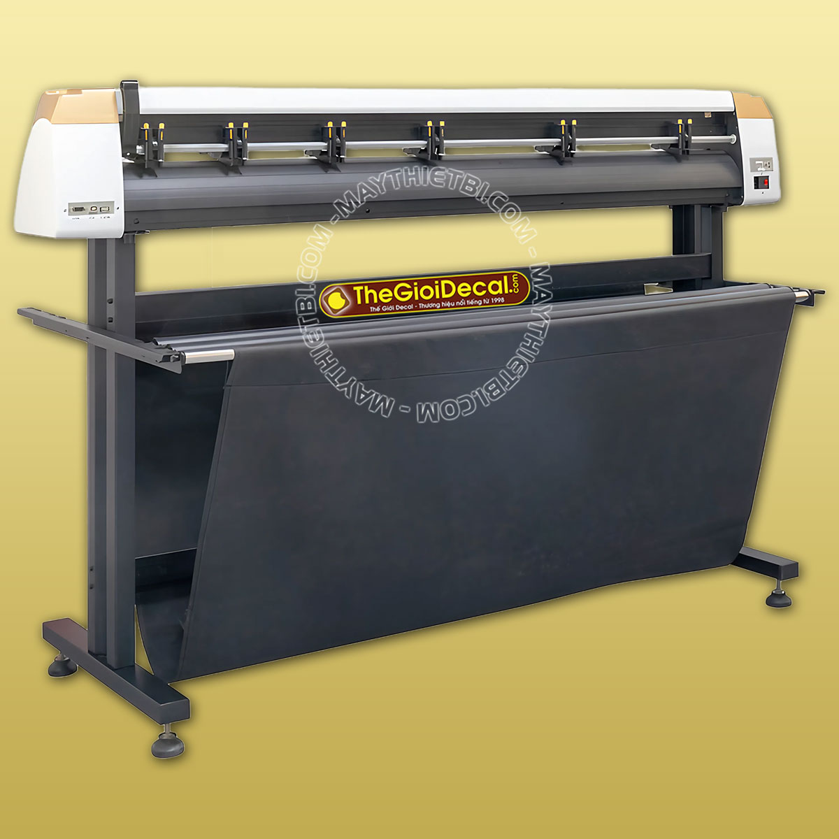 Máy cắt AST-1350 có 6 bánh tỳ giữ decal tốt, cắt chuẩn hơn